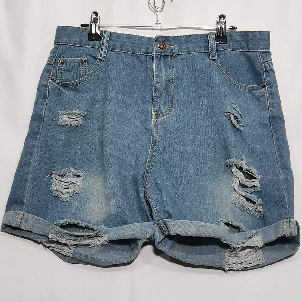 Distressed Light Wash Denim Shorts Size L NWOT #102